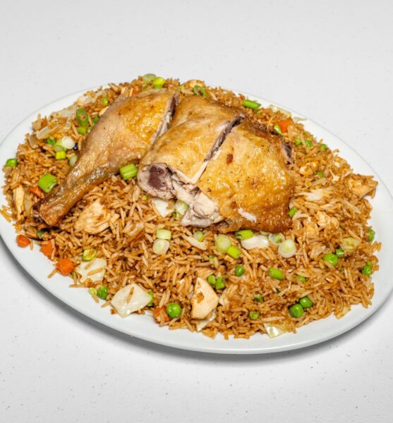 CarribeanMoonRestaurantBarAndGrill_ChickenFriedRiceWithChickenOnTop_2880x2304